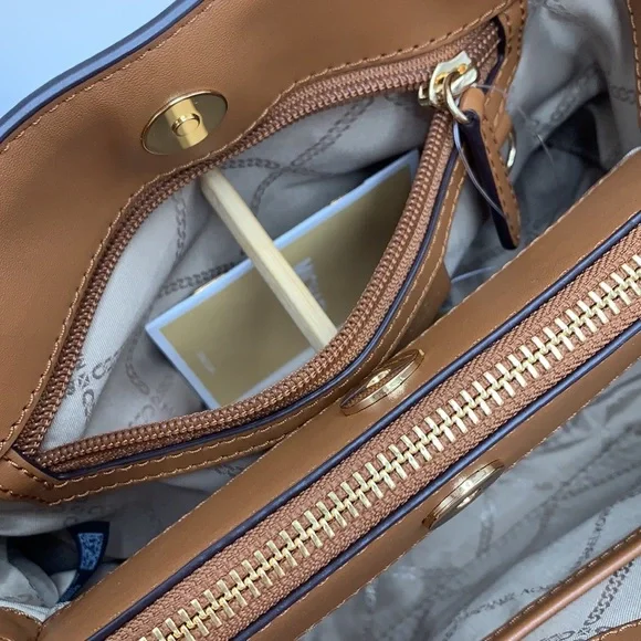 MICHAEL KORS
Camille Small Satchel / Crossbody BROWN
SIGNATURE COLOR - Picture 15 of 16